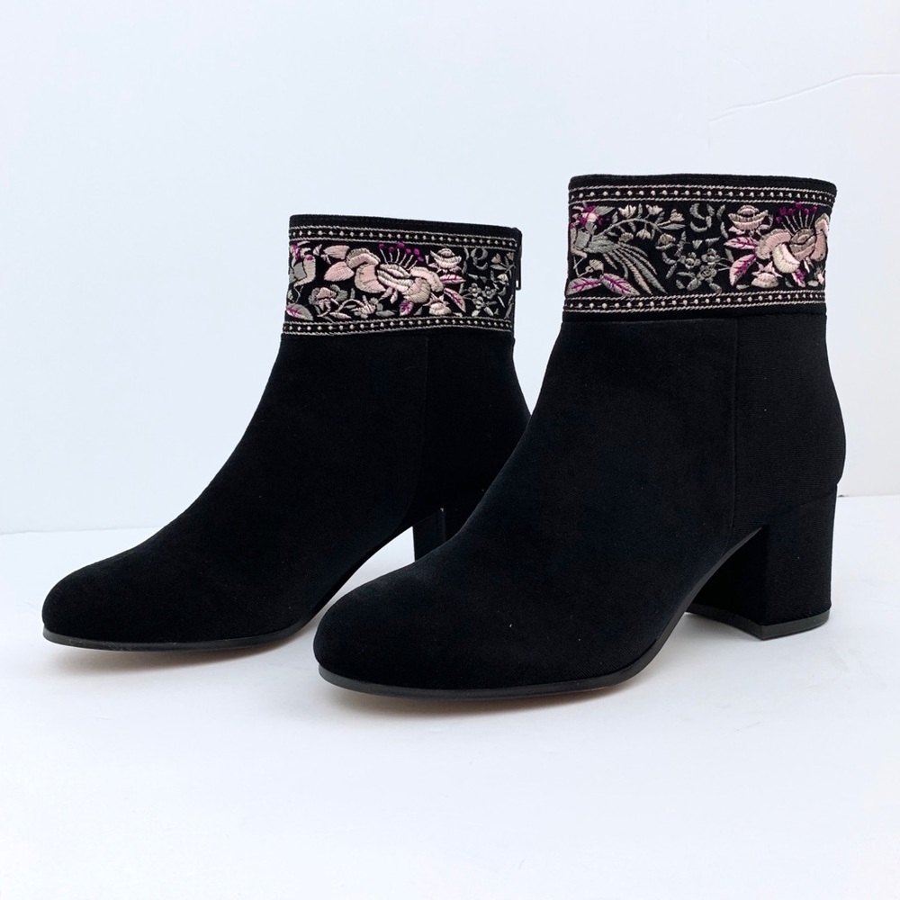 Bettye Sybil Black Velvet Embroidery Bootie Size 6